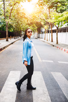 https://img.freepik.com/free-photo/asian-woman-walking-crossing-the-road_53876-23056.jpg?size=338&ext=jpg